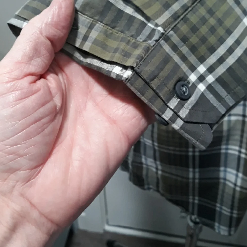Banana Republic mens grey and green plaid cotton shirt. Medium